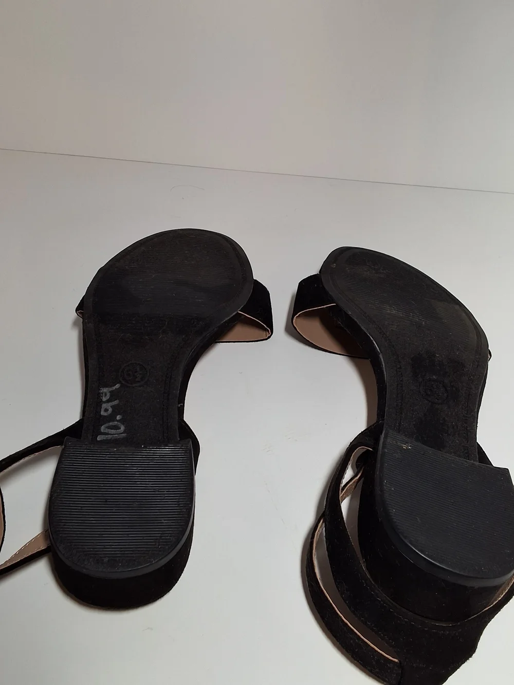 Women’s Black Ankle-Strap Sandals with Wide Front Band